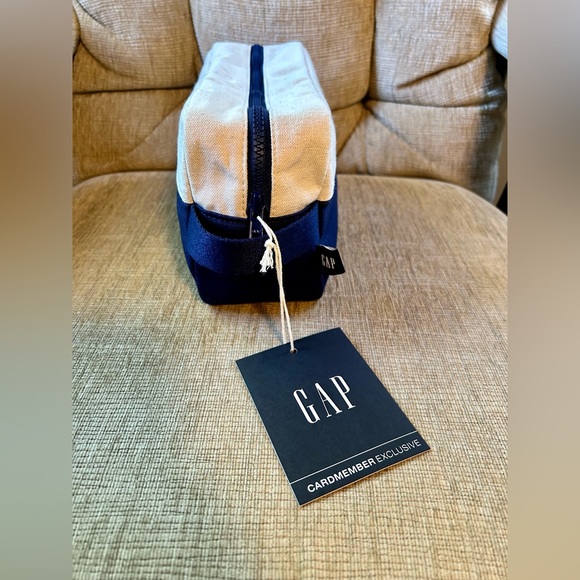 Gap Canvas Mini Zipper Bag - Picture 8 of 8